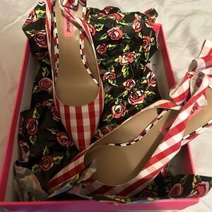 FLAWLESS red and white heels